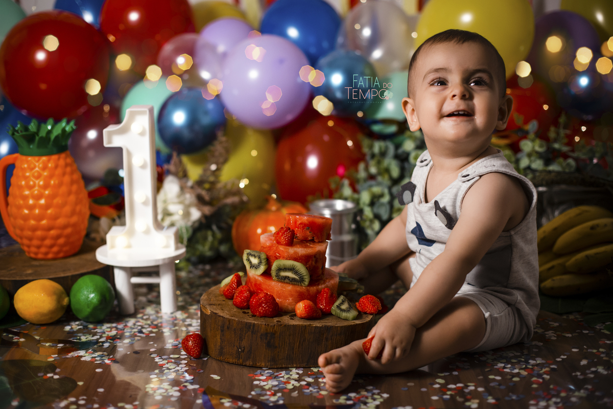Smash the fruit, smash the cake, bolo de frutas, inspiracao smash the cake, bebe sem açucar, bolo sem açucar, ensaio de 1 aninho, ensaio de 1 ano, mae de menina, ensaio de 1 ano em estúdio, estúdio em são caetano do sul, estúdio no abc, estudio fotografic