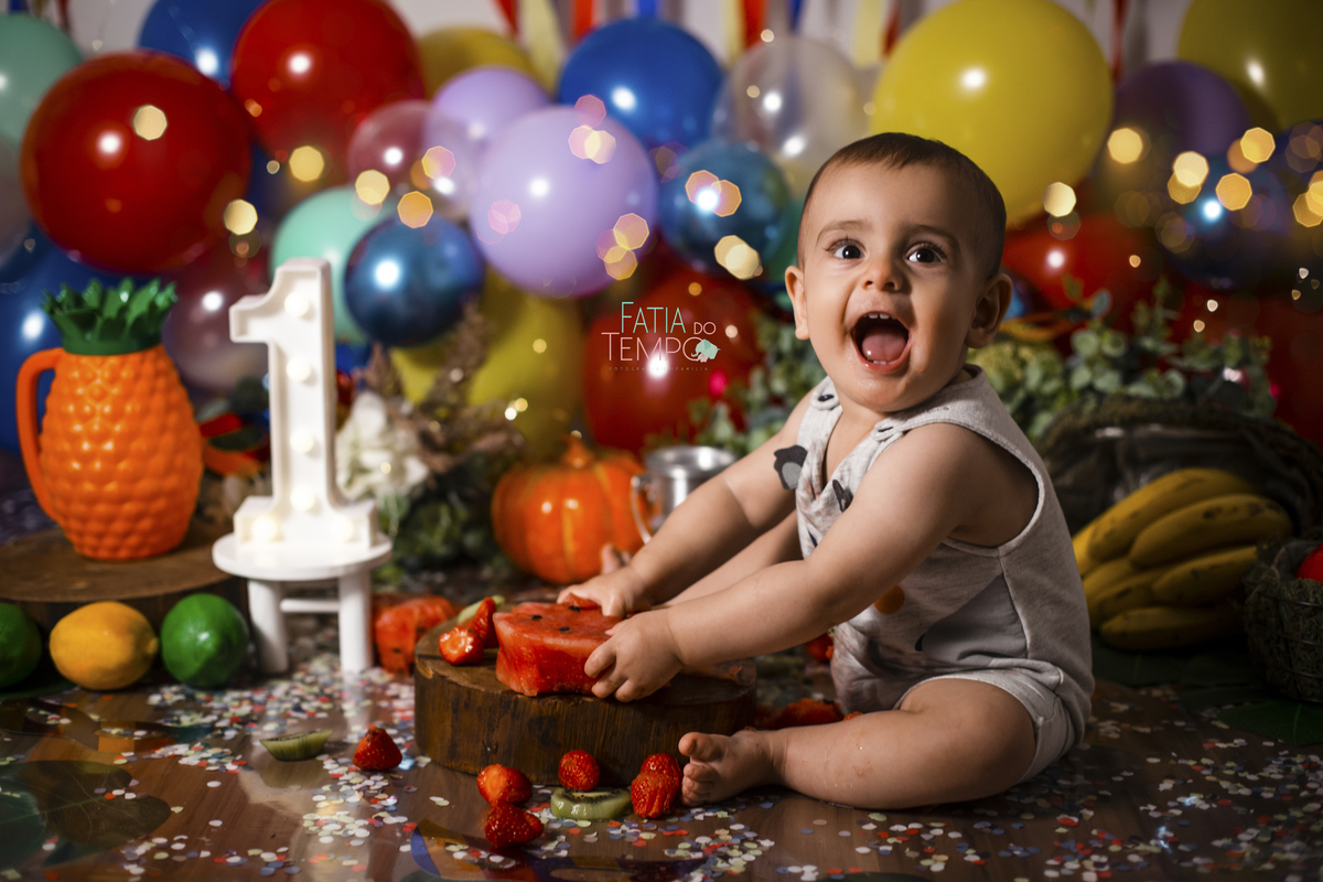 Smash the fruit, smash the cake, bolo de frutas, inspiracao smash the cake, bebe sem açucar, bolo sem açucar, ensaio de 1 aninho, ensaio de 1 ano, mae de menina, ensaio de 1 ano em estúdio, estúdio em são caetano do sul, estúdio no abc, estudio fotografic