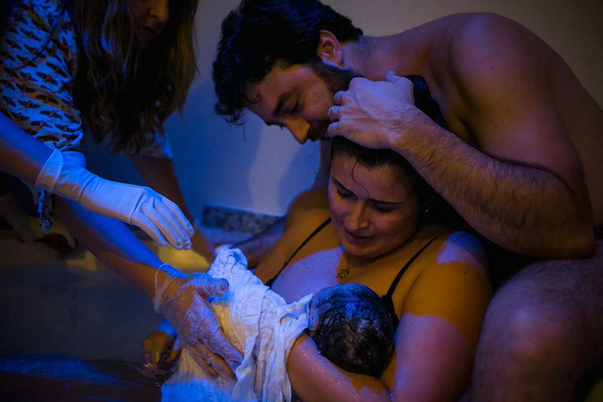 primeiros momentos de vida do bebê após nascer