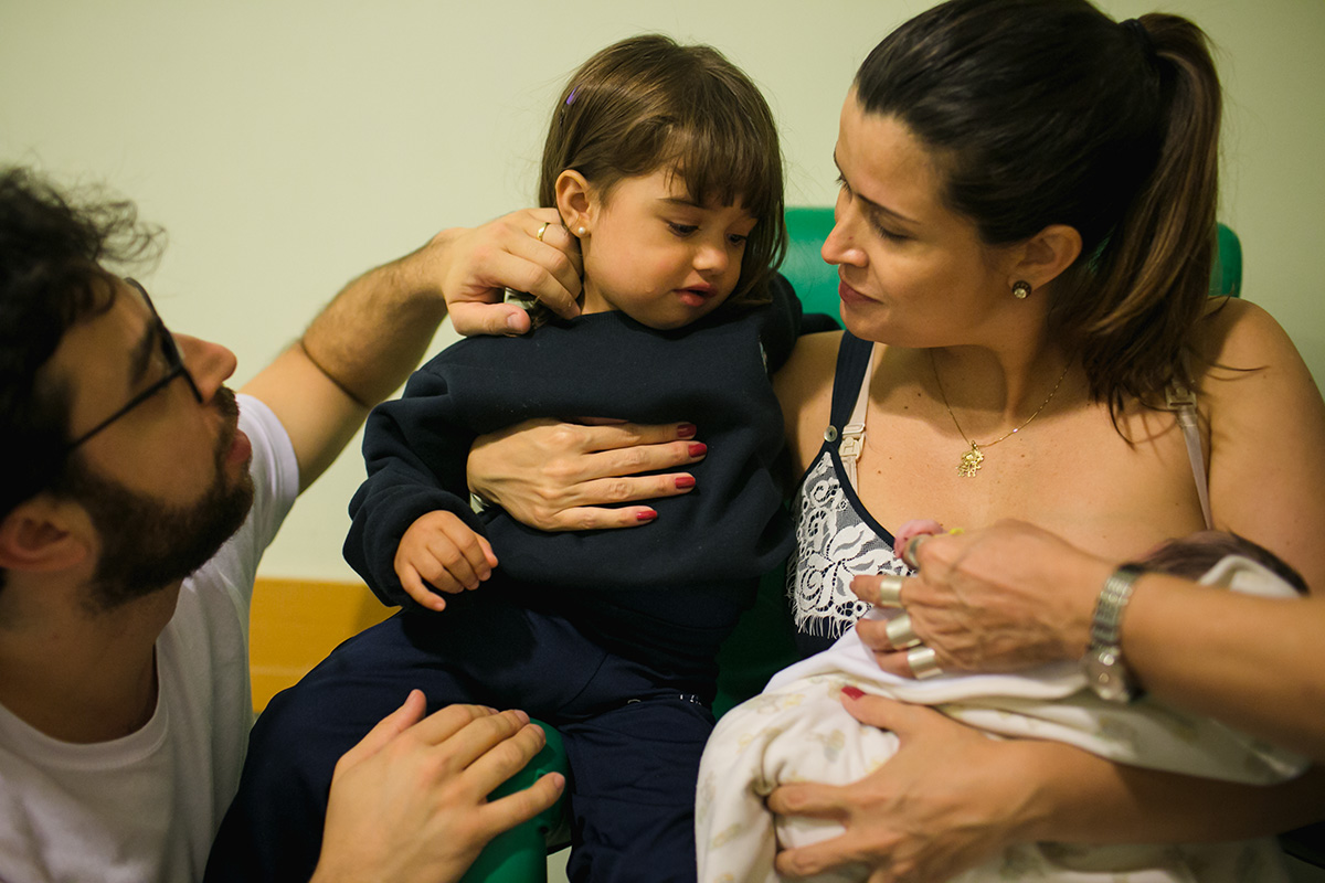 adrianacostafotos registra irmã em seu primeiro encontro com seu irmão