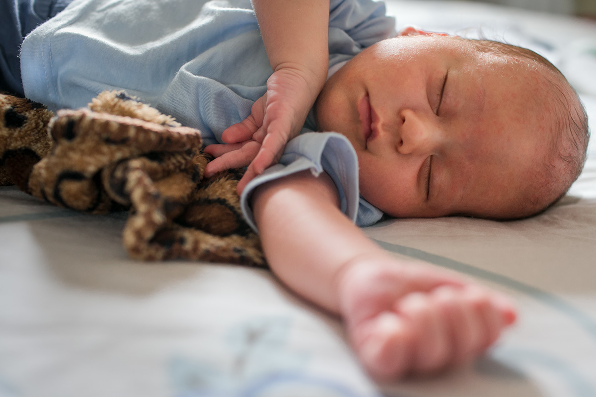 foto de Adriana Costa do bebê dormindo relaxado