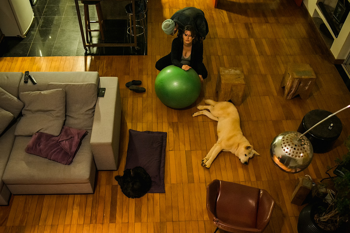 Adriana Costa registrou uma visão ampla da casa, durante um parto domicliar