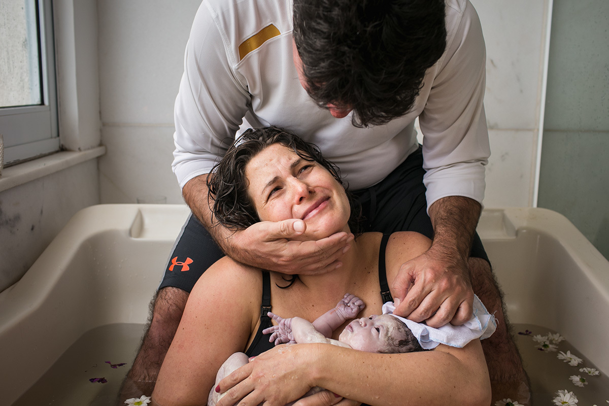 emoção dos pais após o nascimento da filha, por Adriana Costa