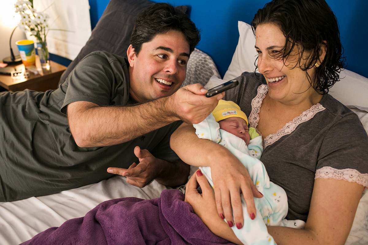 Adriana Costa registrou os pais contando aos avós do nascimento da neta