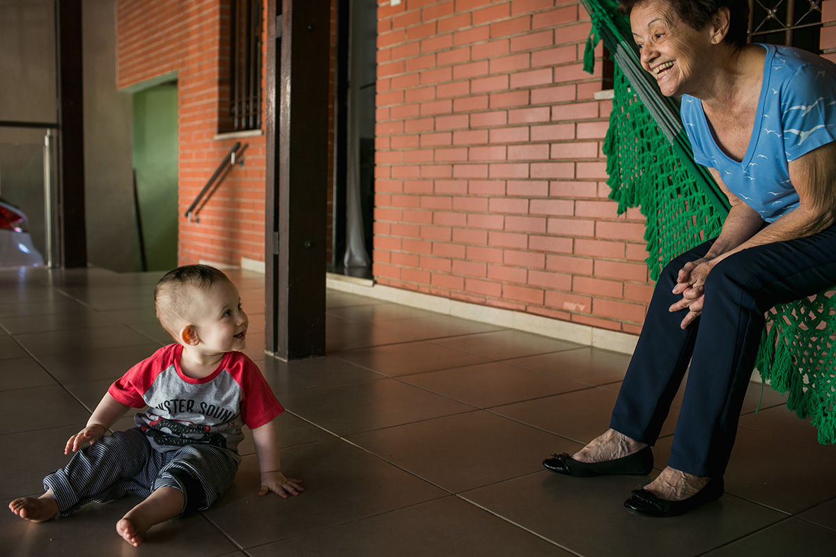 avô e neto se divertindo, por adrianacostafotos