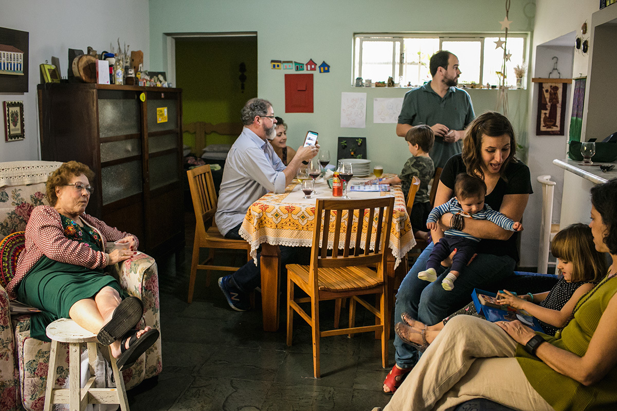 família na casa dos avós