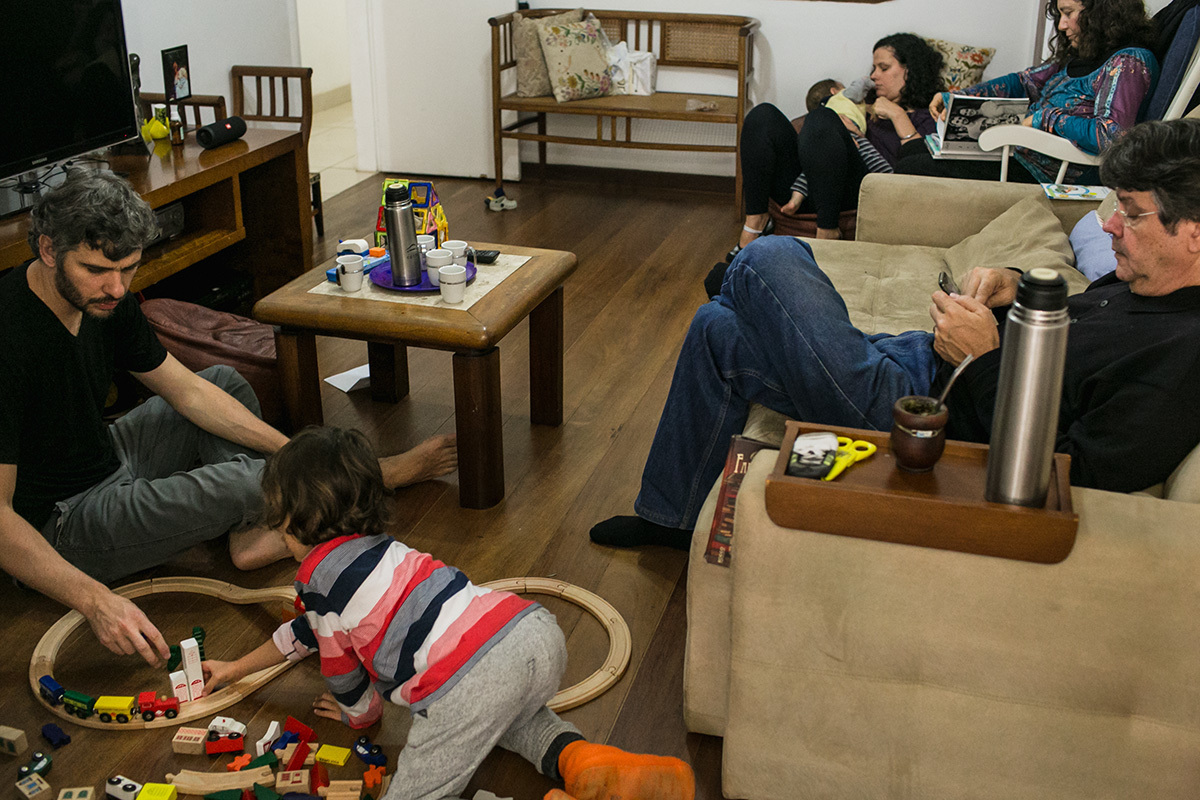 família reunida após o almoço