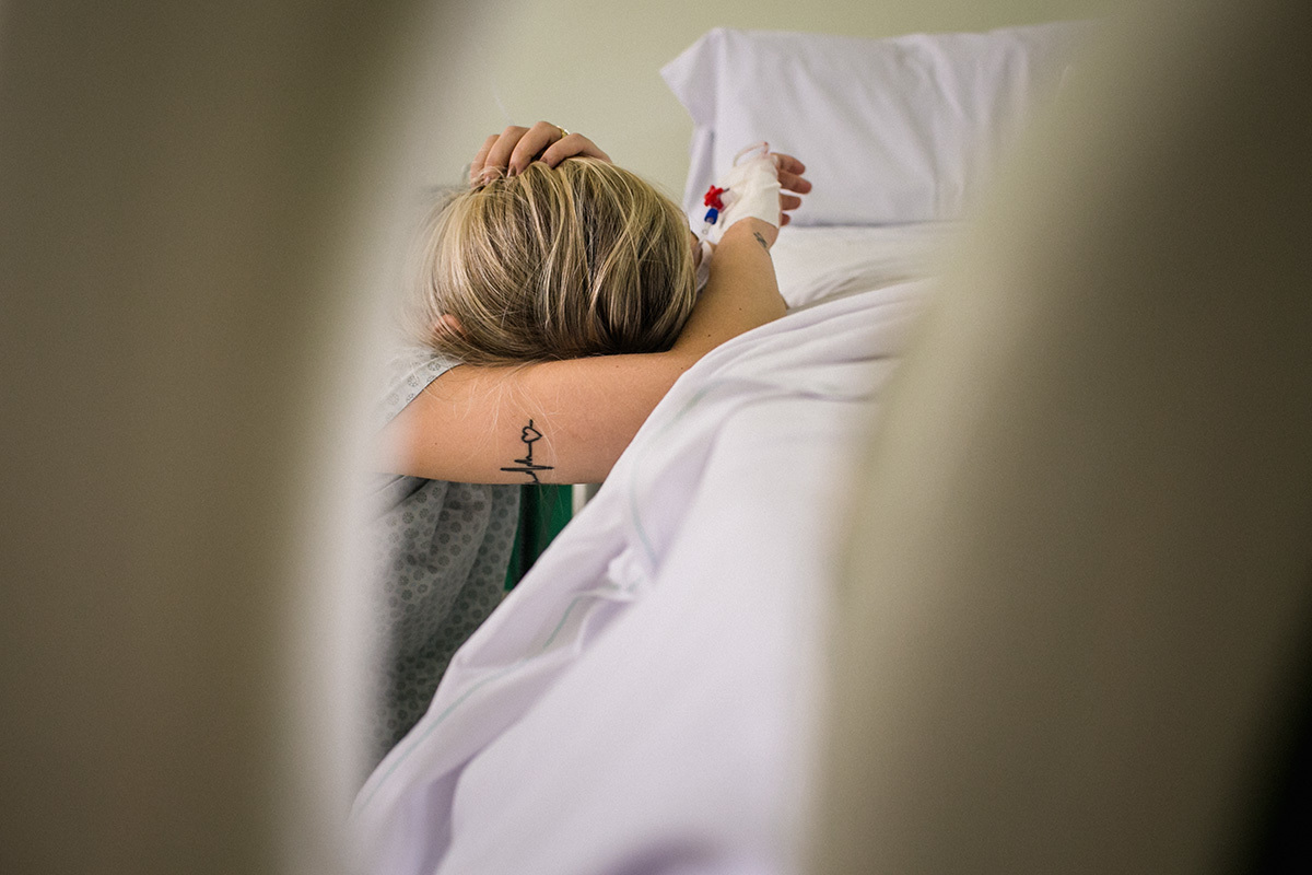 momento de concentração da mulher na hora de seu trabalho de parto