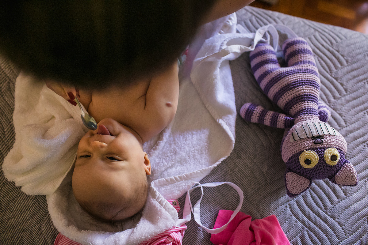 bebê fazendo careta após tomar vitamina D, por adrianacostafotos