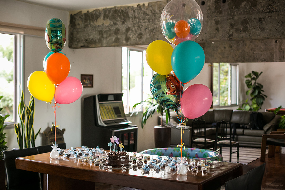 foto da mesa de festa do aniversario de um ano. Motivo da festa: aquário