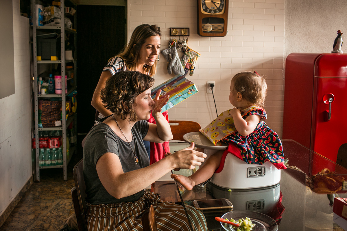 primeiro convidado chegando para a festa de um ano