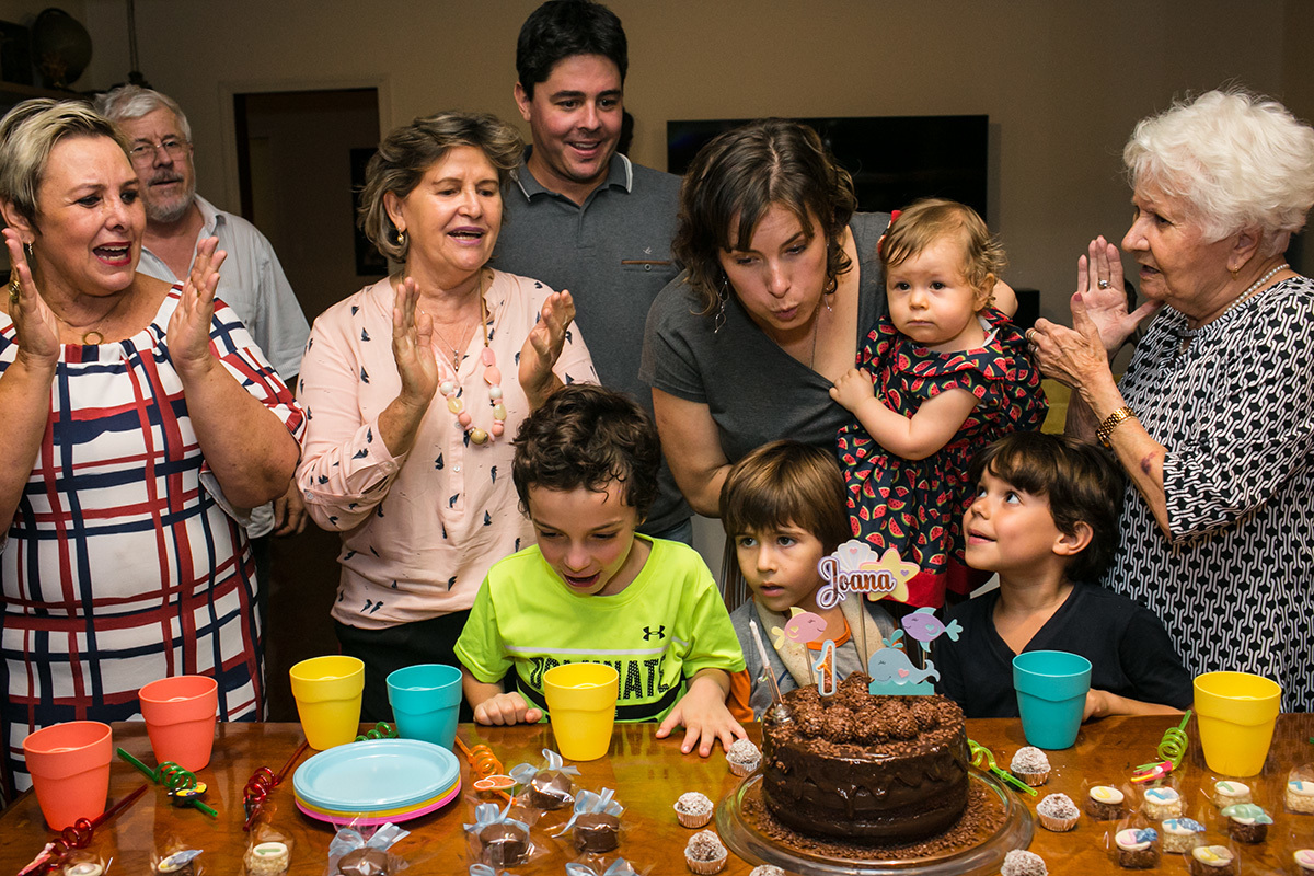 hora do parabéns na festa de aniversário um ano
