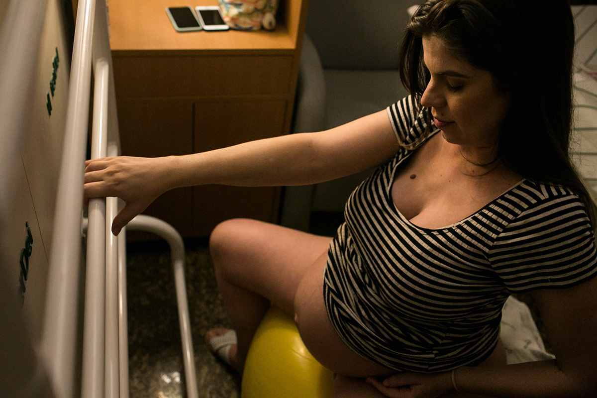 gestante em momento pós contração, por adrianacostafotos