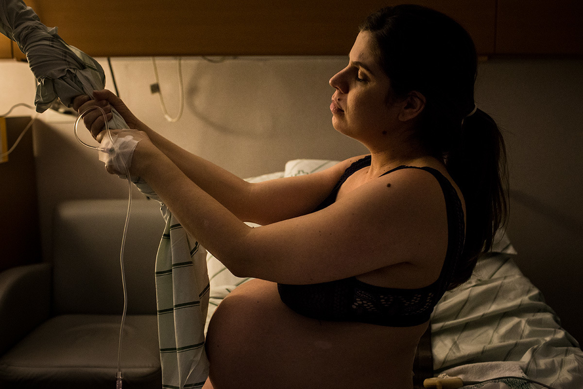 parturiente relaxando após fortes contrações