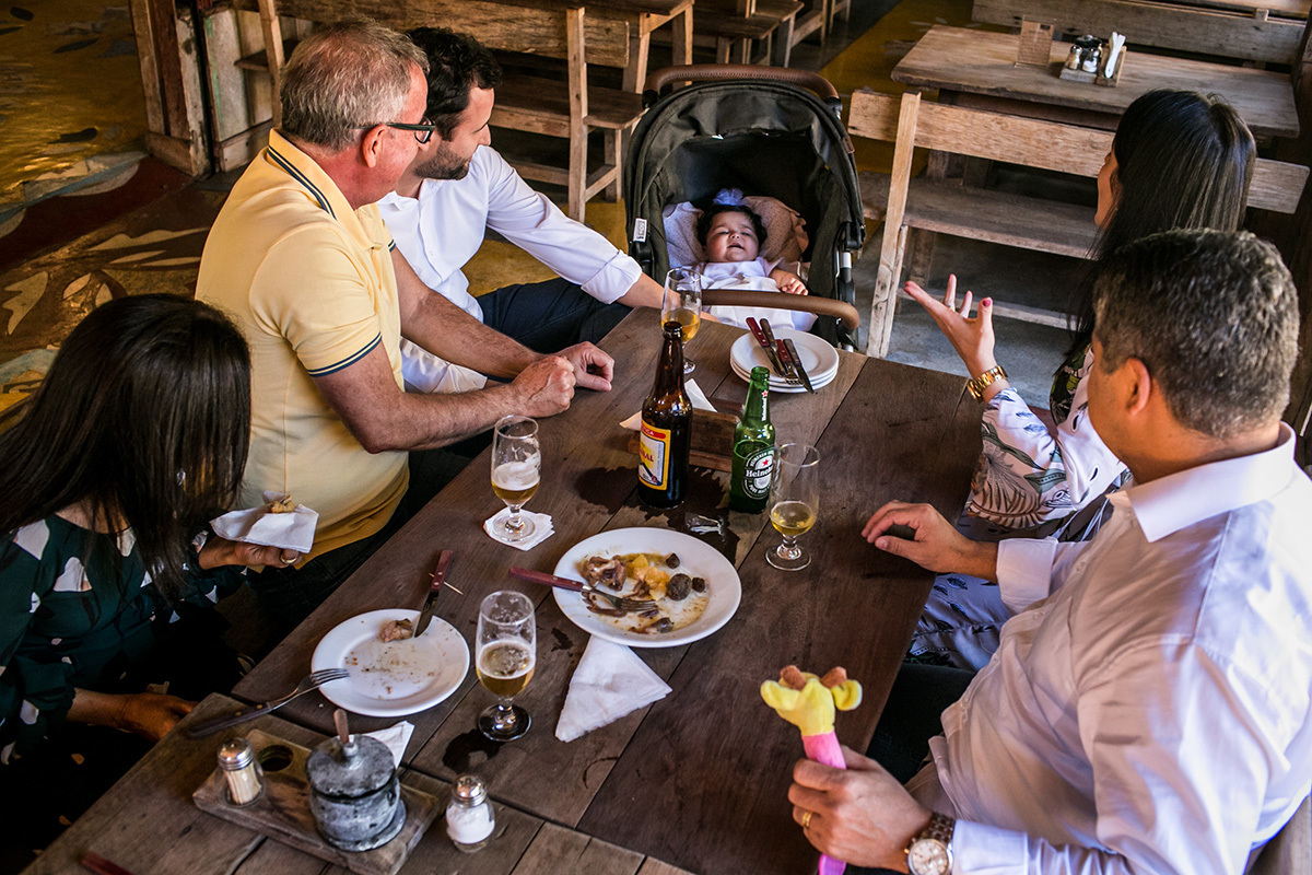 Adriana Costa documentou almoço de batizado