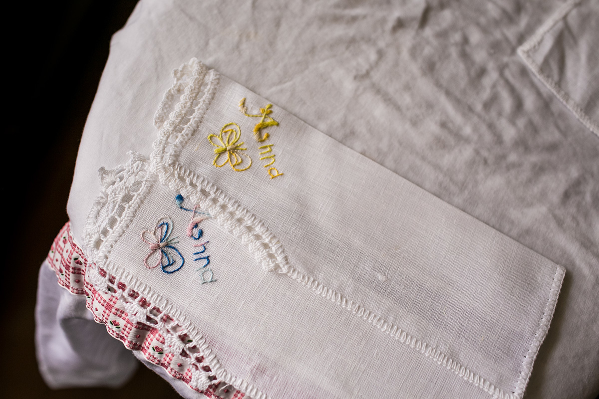Paninhos bordados para a lembrancinha do batizado