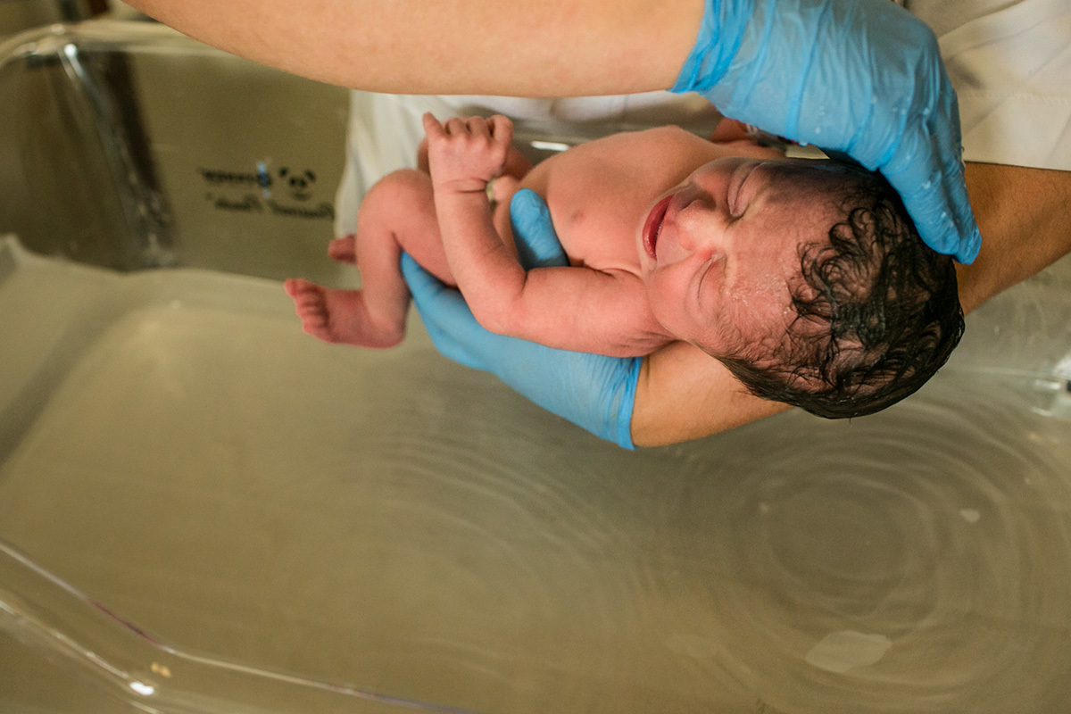 primeiro banho do bebê