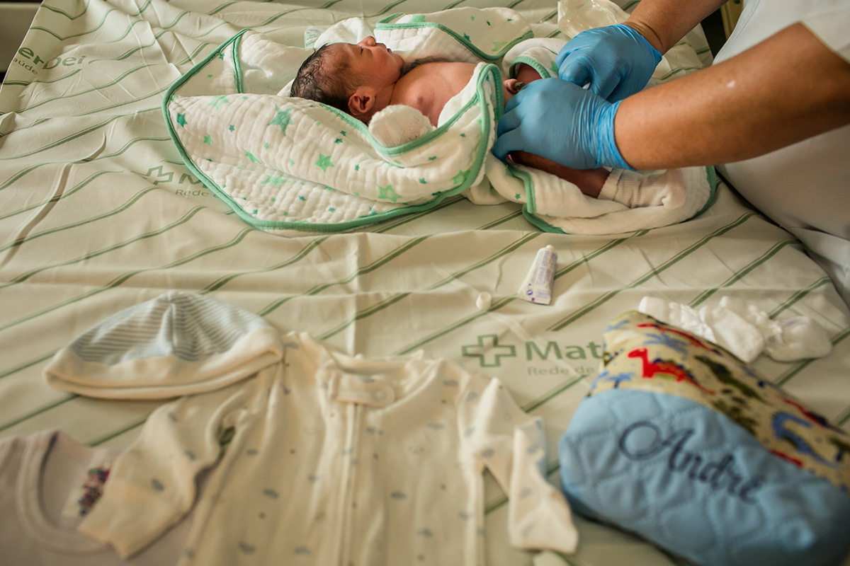 Adriana Costa documentou o bebê no seu primeiro dia de vida