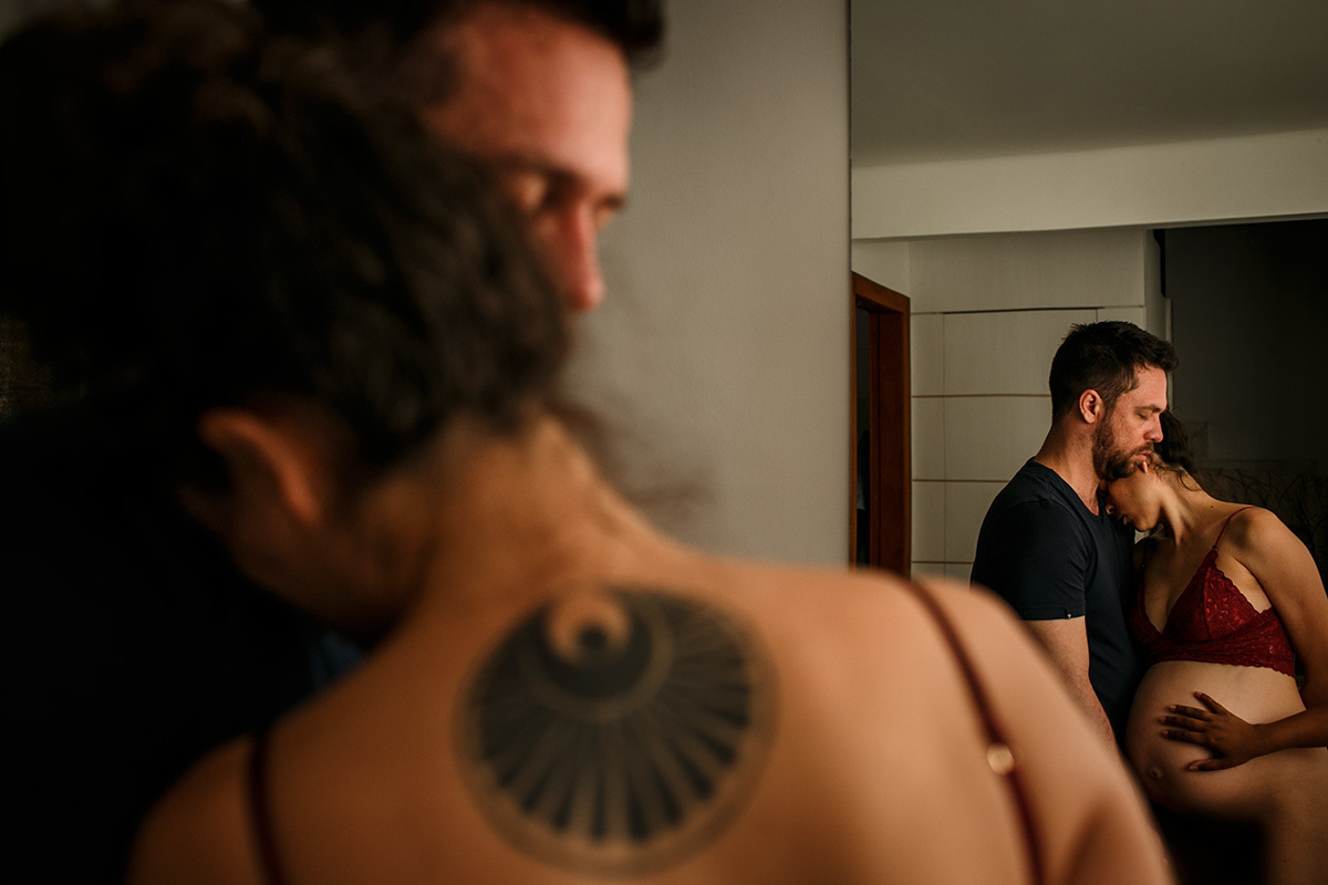 casal em conexão durante o trabalho de parto do segundo filho