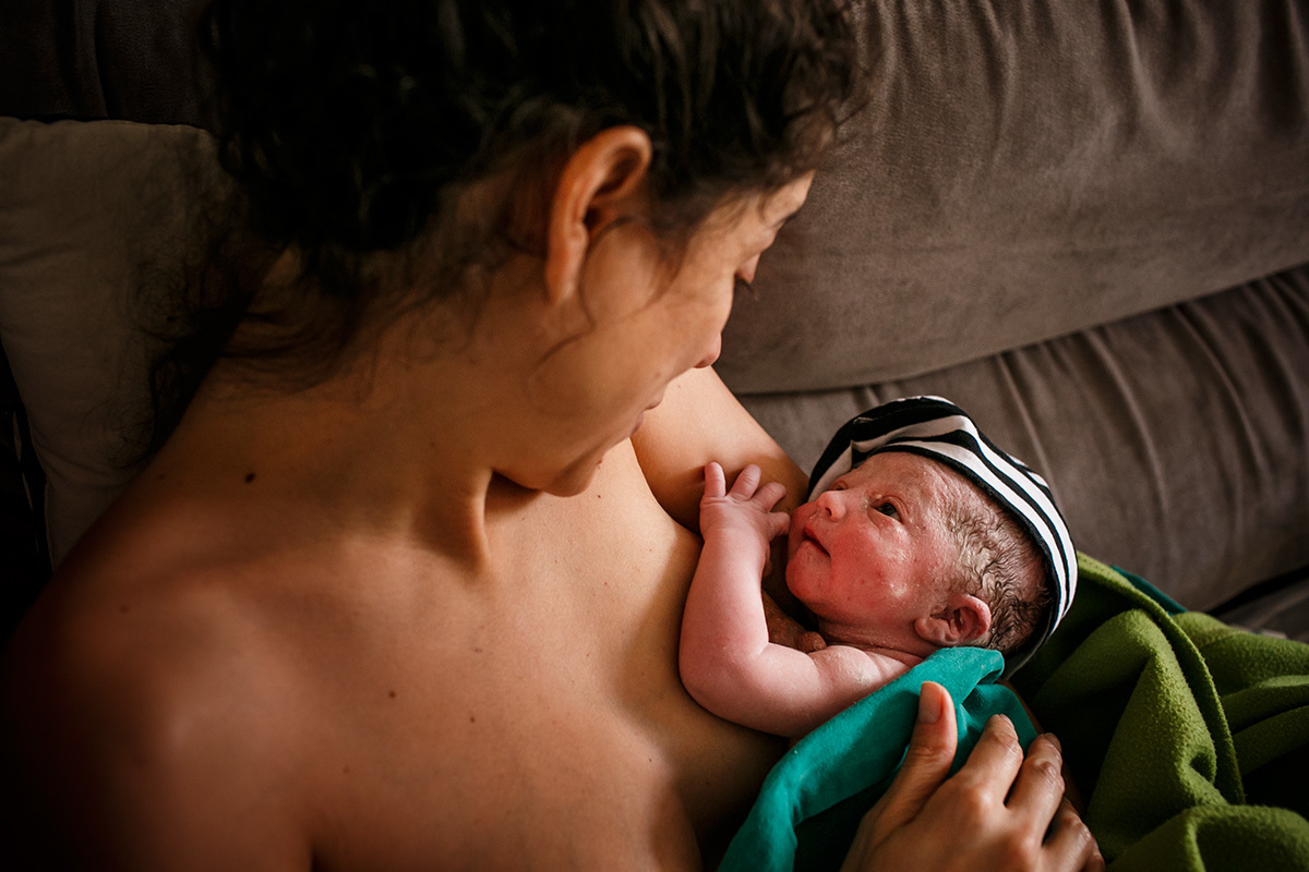 Adriana Costa registrou o momento de  imprinting entre mãe e filho logo após o nascimento