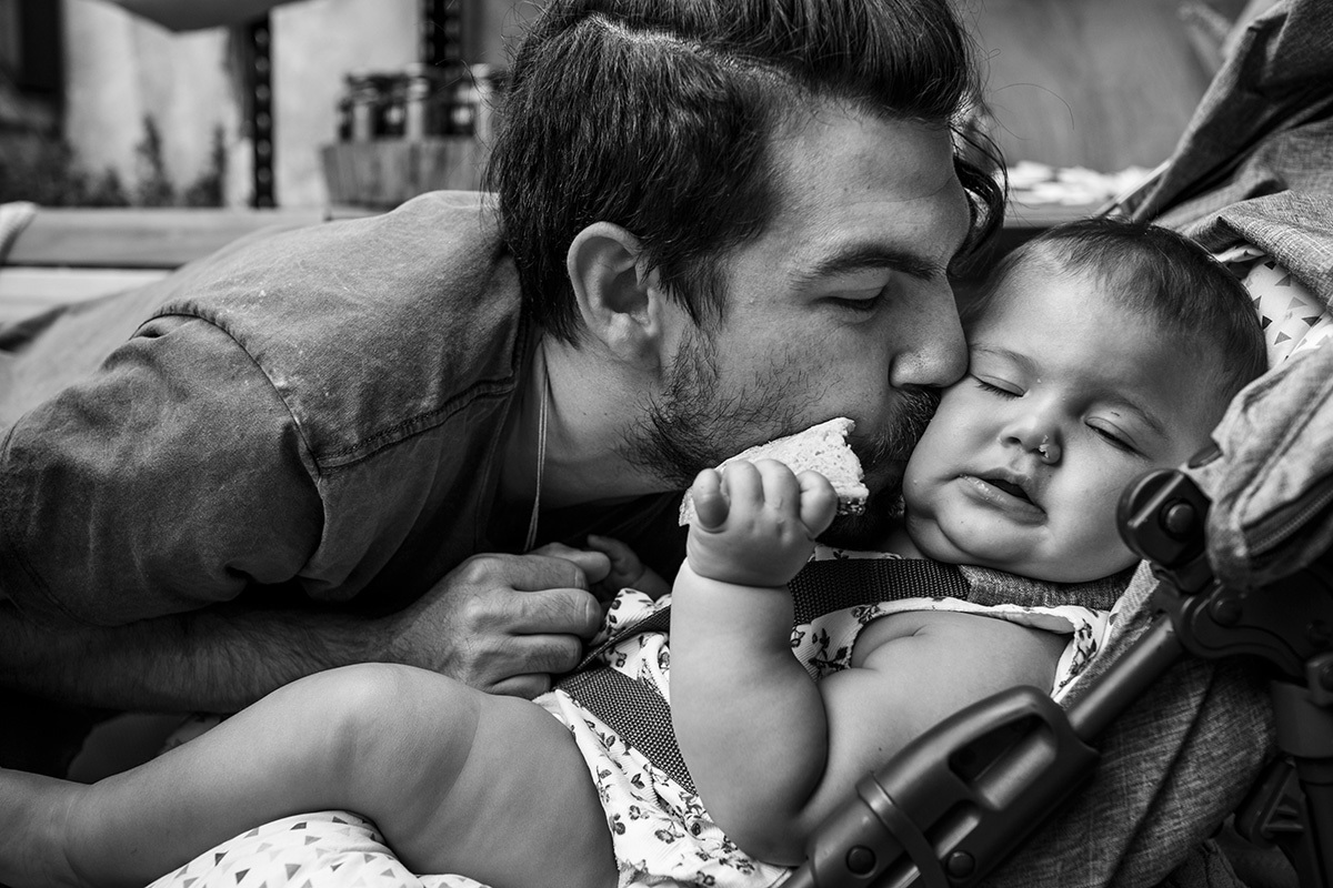pai beijando filha no dia do seu casamento civil