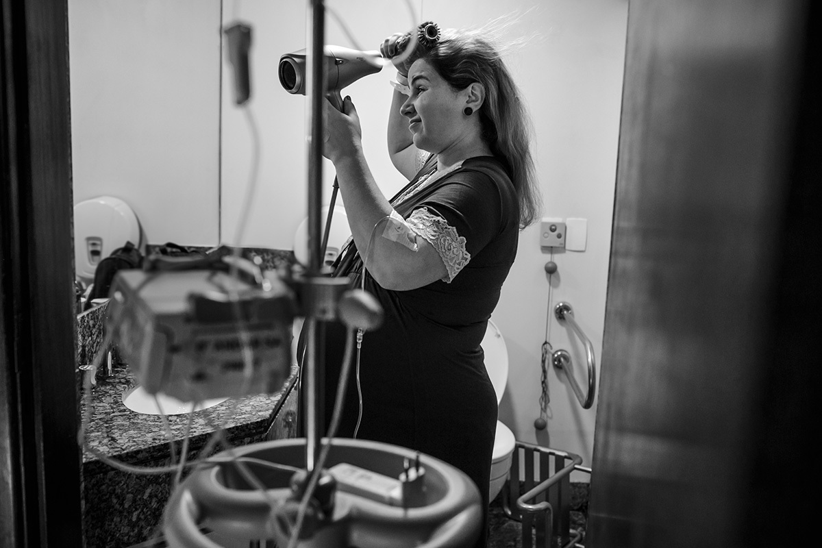 parturiente secando o cabelo no dia do parto com a expectativa de um VBAC