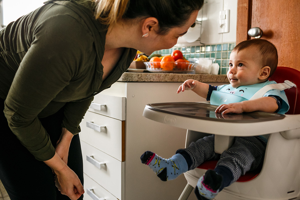 bebê iniciando a introdução alimentar