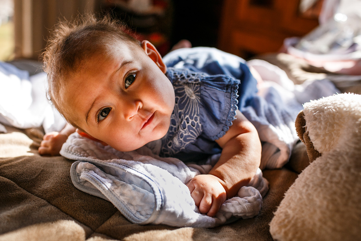 bebê começando sustentar a cabeça