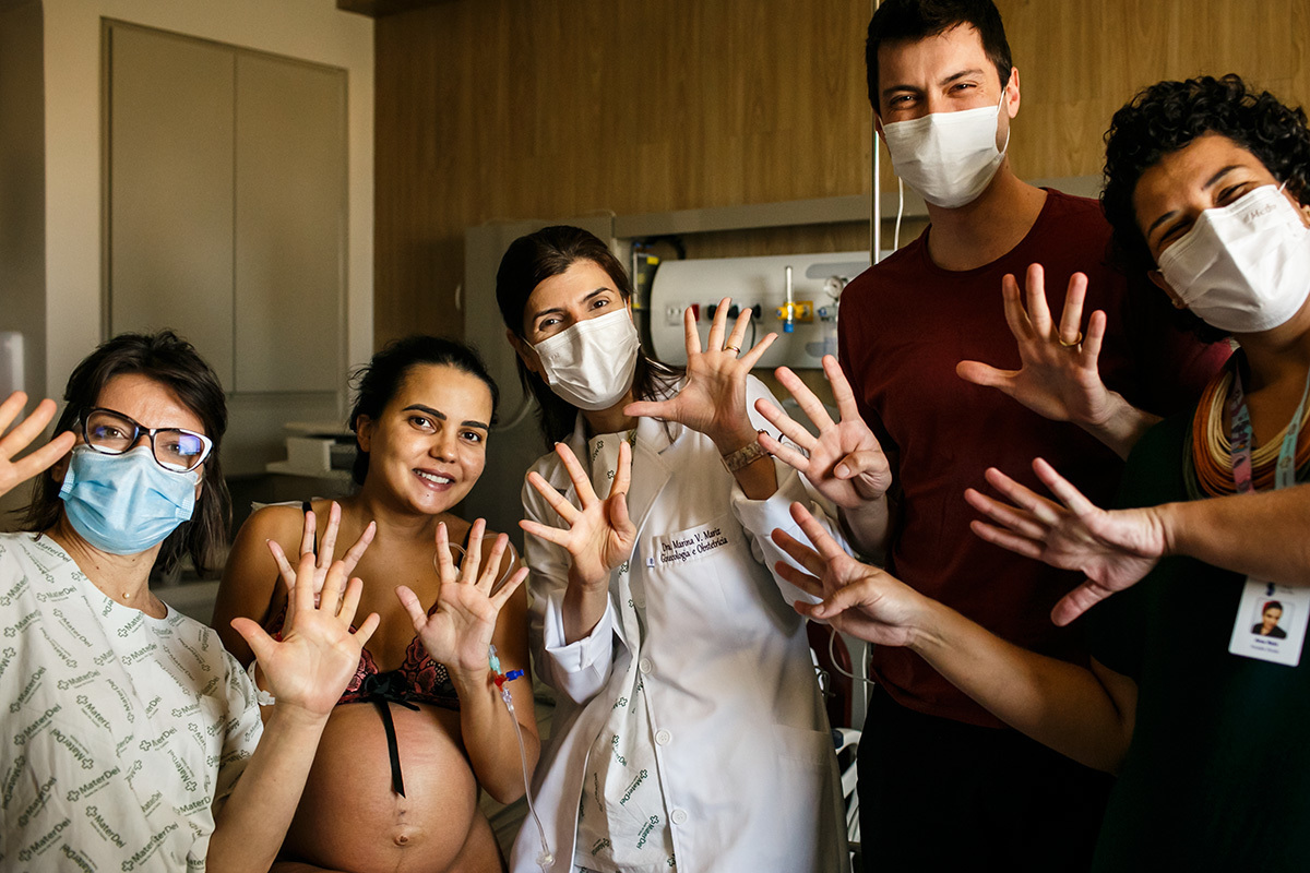 após o descanso pela anestesia a parturiente chega a 9 cm de dilatação