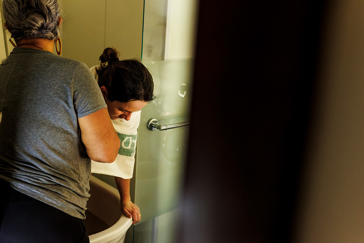 parturiente no ofurô do Mater Dei para aliviar as dores das contrações 