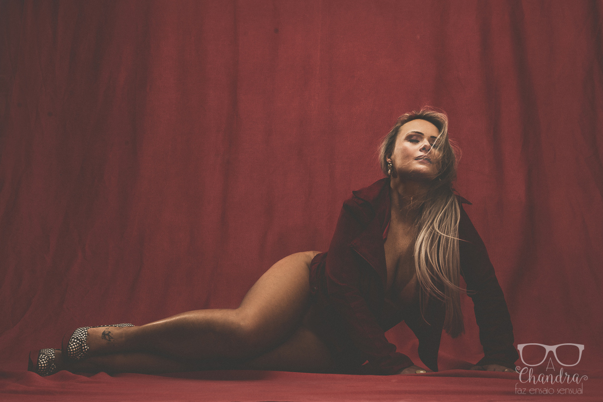 presente esposa Indaial Blumenau. Vermelho. ensaio feminino. A Chandra Faz Ensaio Sensual