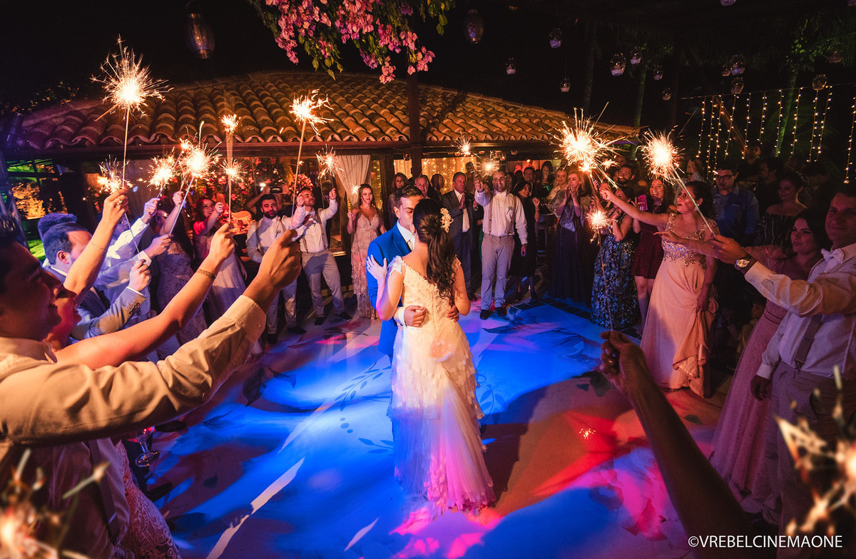 Casamento em Búzios, Aline e Gustavo, 15/07/2017 na Brava Casa. Decoração do Jardim de Ornamentos e Fotografia e Filmagem da VRbel Cinema One, Foto 1