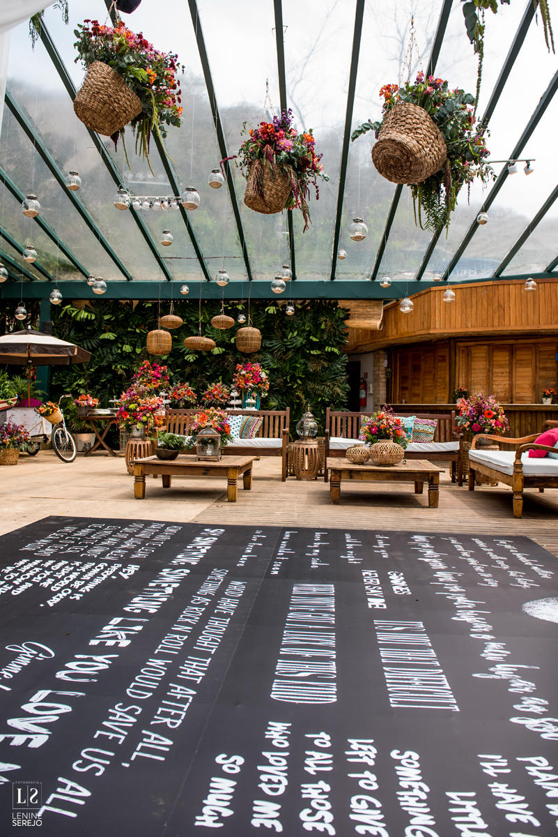 Casamento em Búzios, Nanda e Victor, decoração Vagalumes e Pirilampos e Fotografia do Lenine Serejo? Quer mais? Teve Bendito Casamento. Foto 24