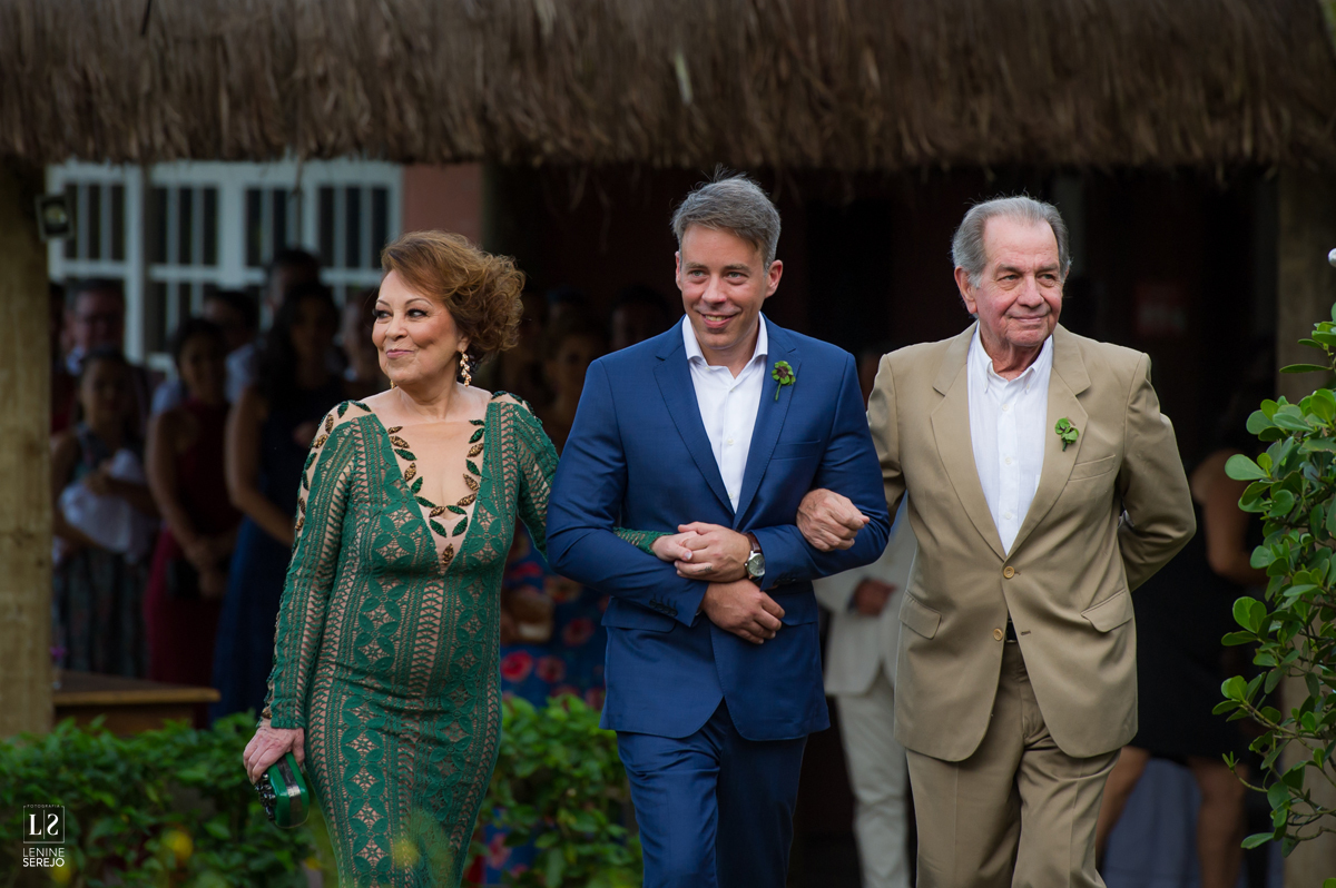 Casamento em Búzios, Nanda e Victor, decoração Vagalumes e Pirilampos e Fotografia do Lenine Serejo? Quer mais? Teve Bendito Casamento. Foto 30