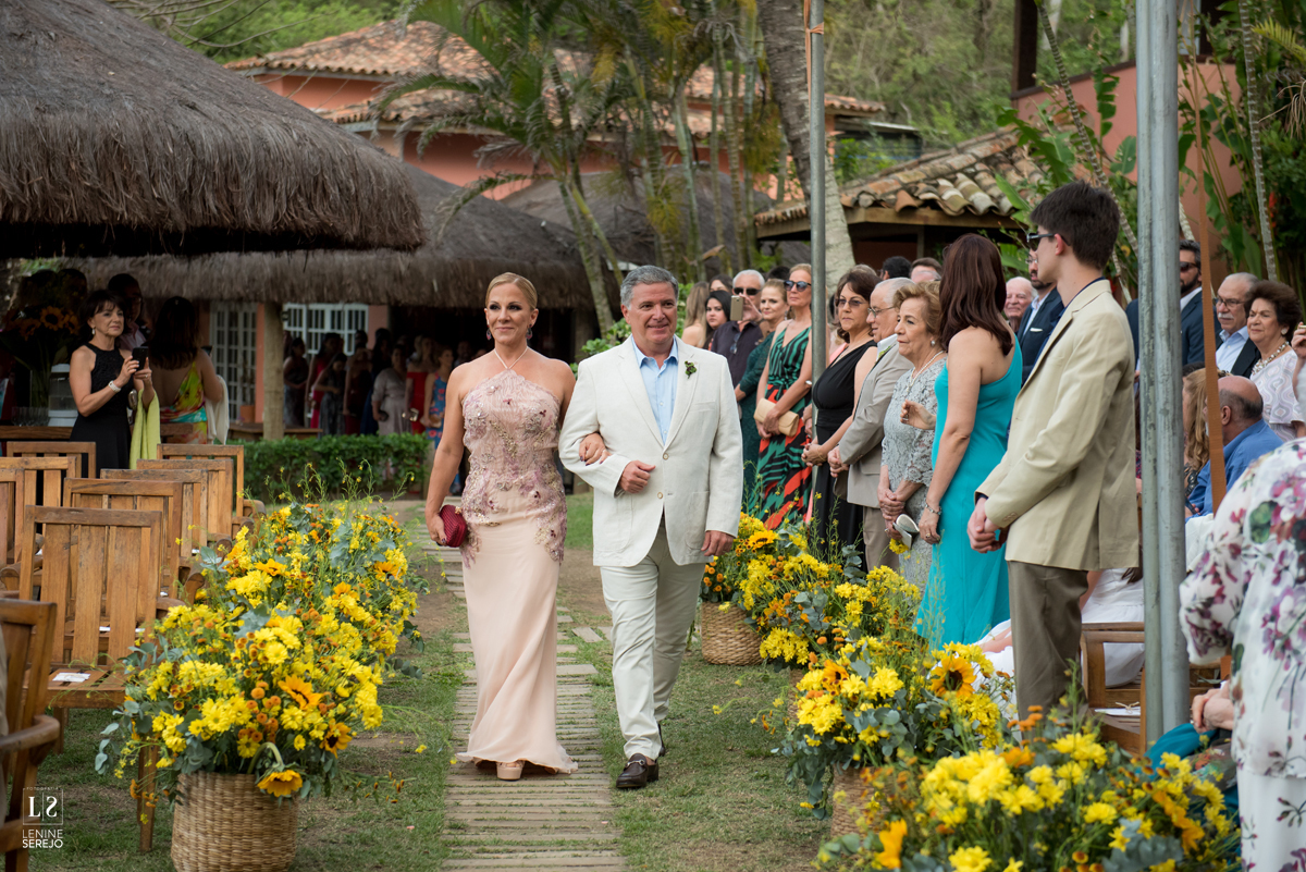 Casamento em Búzios, Nanda e Victor, decoração Vagalumes e Pirilampos e Fotografia do Lenine Serejo? Quer mais? Teve Bendito Casamento. Foto 31
