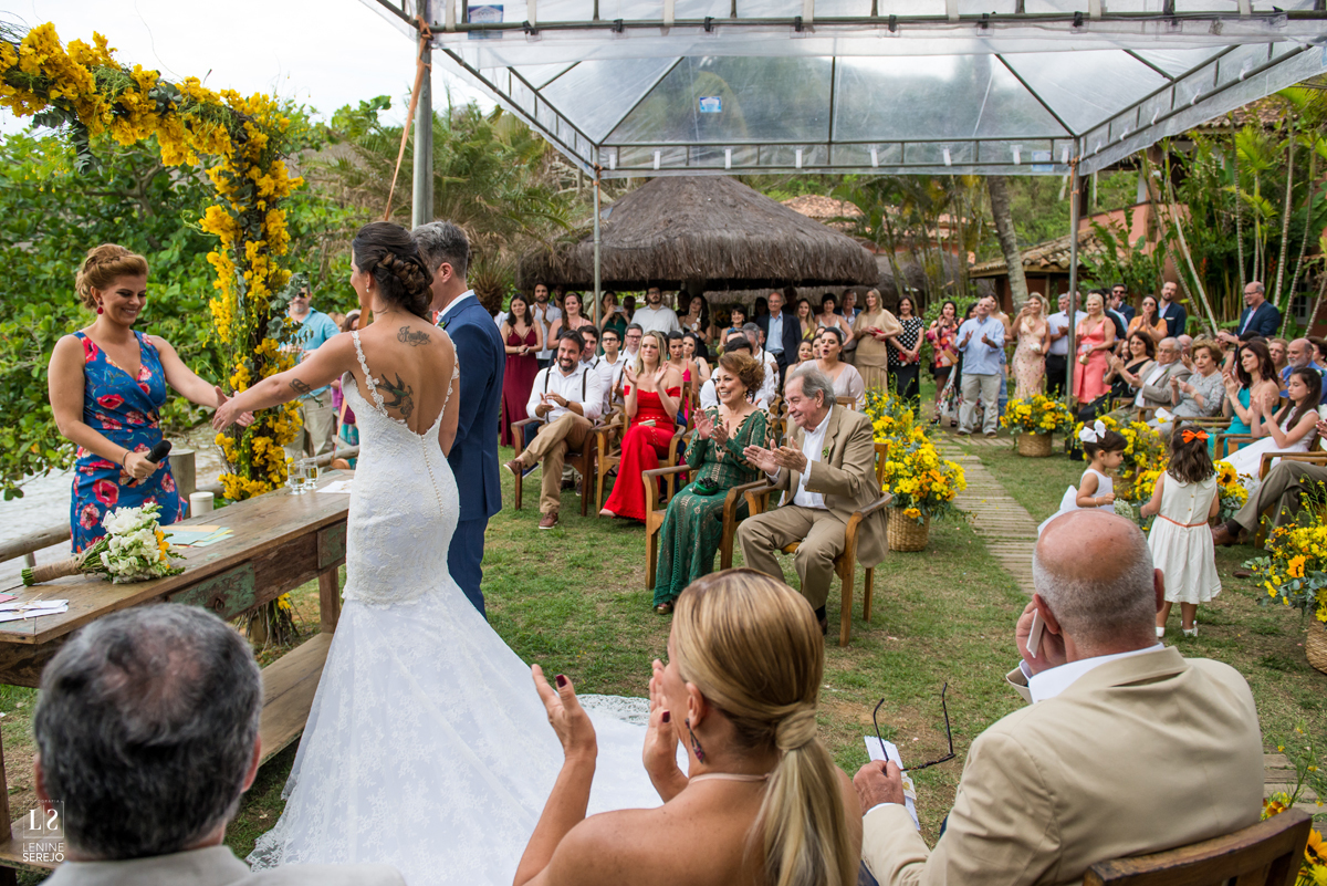 Casamento em Búzios, Nanda e Victor, decoração Vagalumes e Pirilampos e Fotografia do Lenine Serejo? Quer mais? Teve Bendito Casamento. Foto 53