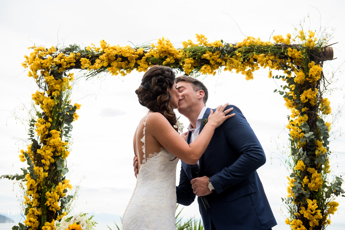 Casamento em Búzios, Nanda e Victor, decoração Vagalumes e Pirilampos e Fotografia do Lenine Serejo? Quer mais? Teve Bendito Casamento. Foto 57