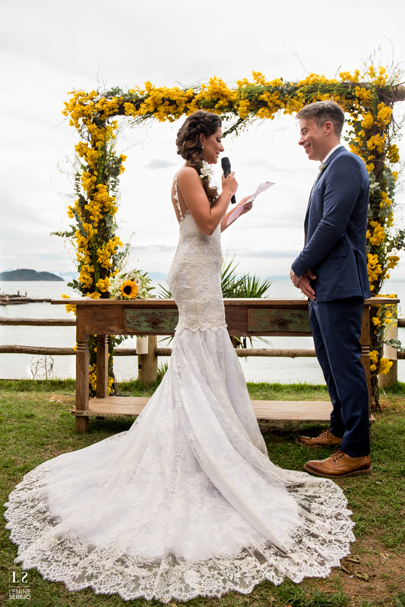 Casamento em Búzios, Nanda e Victor, decoração Vagalumes e Pirilampos e Fotografia do Lenine Serejo? Quer mais? Teve Bendito Casamento. Foto 55