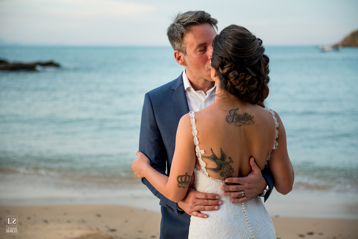 Casamento em Búzios, Nanda e Victor, decoração Vagalumes e Pirilampos e Fotografia do Lenine Serejo? Quer mais? Teve Bendito Casamento. Foto 9