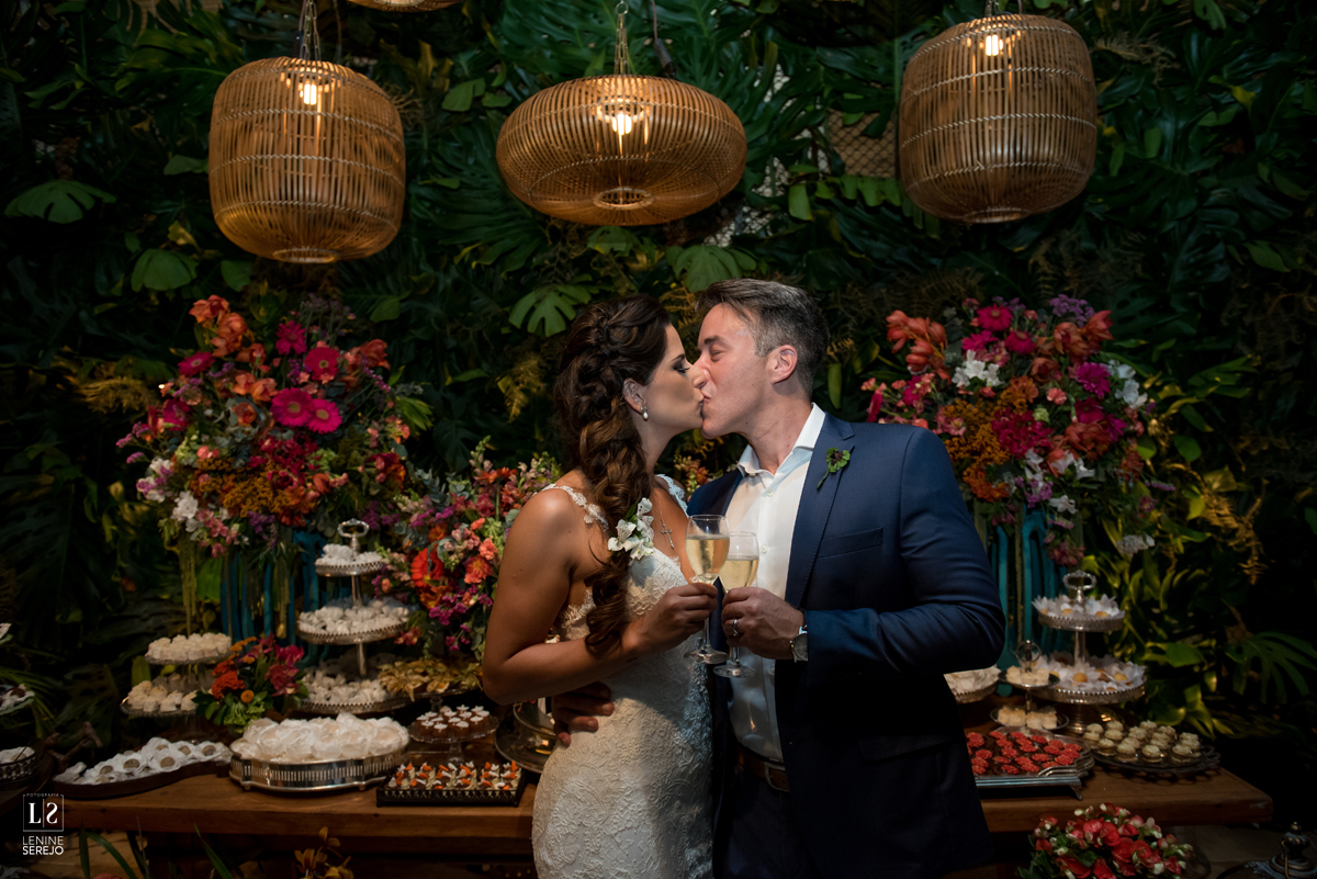 Casamento em Búzios, Nanda e Victor, decoração Vagalumes e Pirilampos e Fotografia do Lenine Serejo? Quer mais? Teve Bendito Casamento. Foto 71