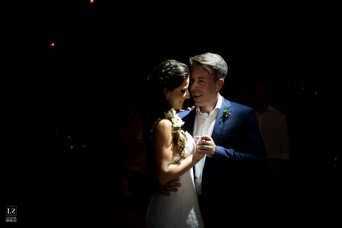 Casamento em Búzios, Nanda e Victor, decoração Vagalumes e Pirilampos e Fotografia do Lenine Serejo? Quer mais? Teve Bendito Casamento. Foto 72