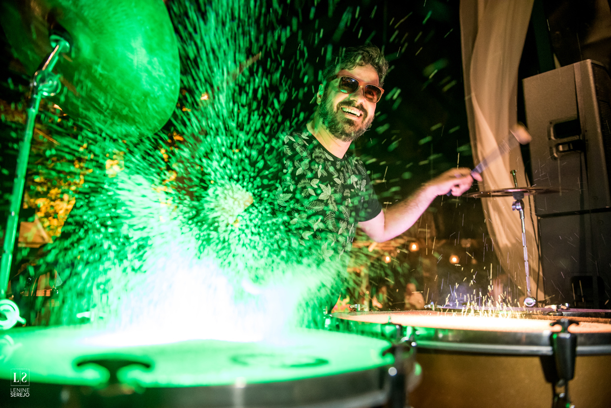 Casamento em Búzios, Nanda e Victor, decoração Vagalumes e Pirilampos e Fotografia do Lenine Serejo? Quer mais? Teve Bendito Casamento. Foto 78