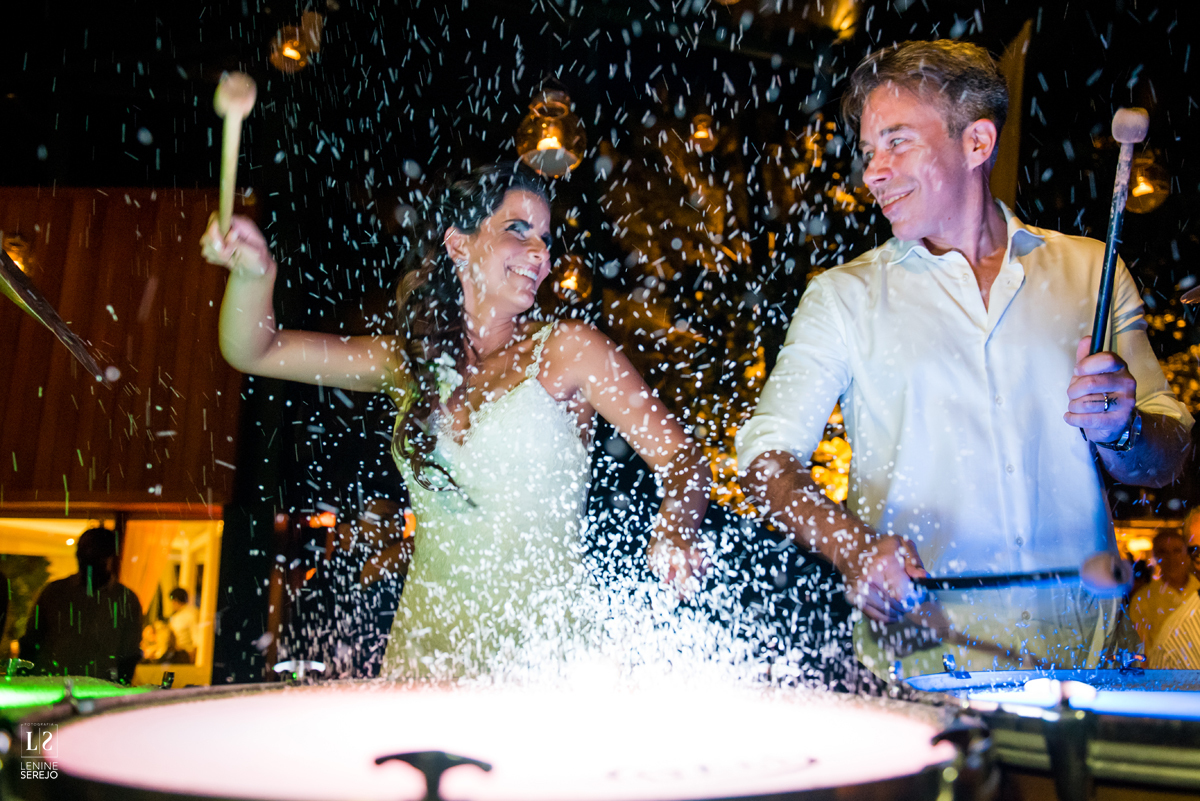 Casamento em Búzios, Nanda e Victor, decoração Vagalumes e Pirilampos e Fotografia do Lenine Serejo? Quer mais? Teve Bendito Casamento. Foto 77