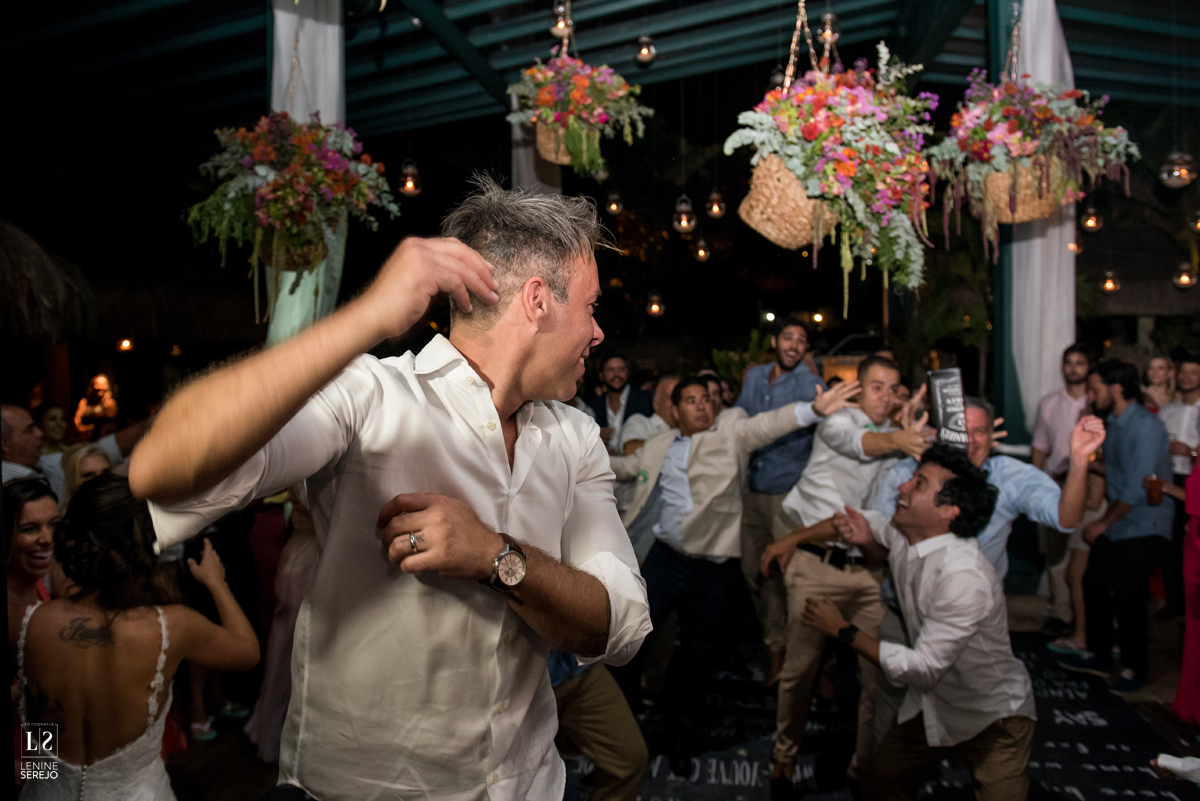 Casamento em Búzios, Nanda e Victor, decoração Vagalumes e Pirilampos e Fotografia do Lenine Serejo? Quer mais? Teve Bendito Casamento. Foto 81