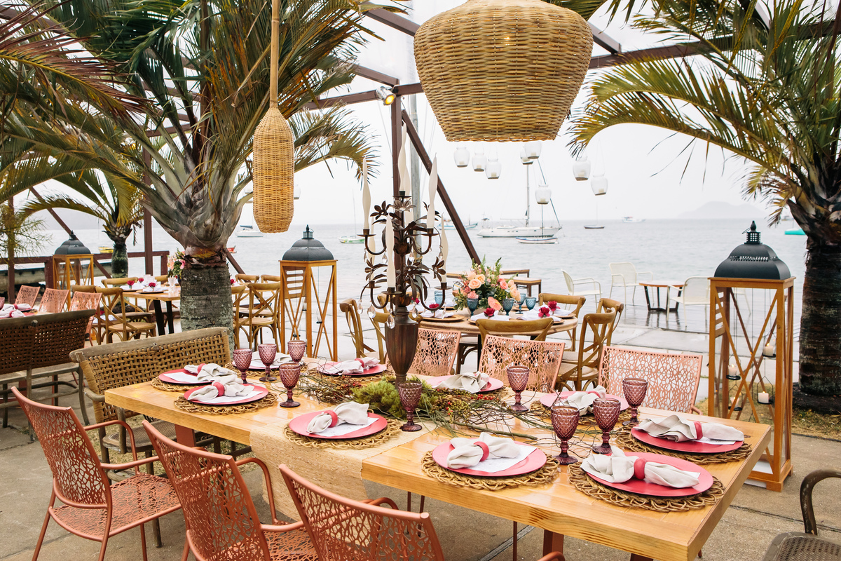 EF Cerimonial - Casamento em Búzios, no Iate Club de Búzios, Noivos: Marcela e Felipe 30/09/2017. Objetos decorativos do Jardim de Ornamentos e Fotografia do Guilherme Tonna. Privilege Buffet Búzios. Foto 18