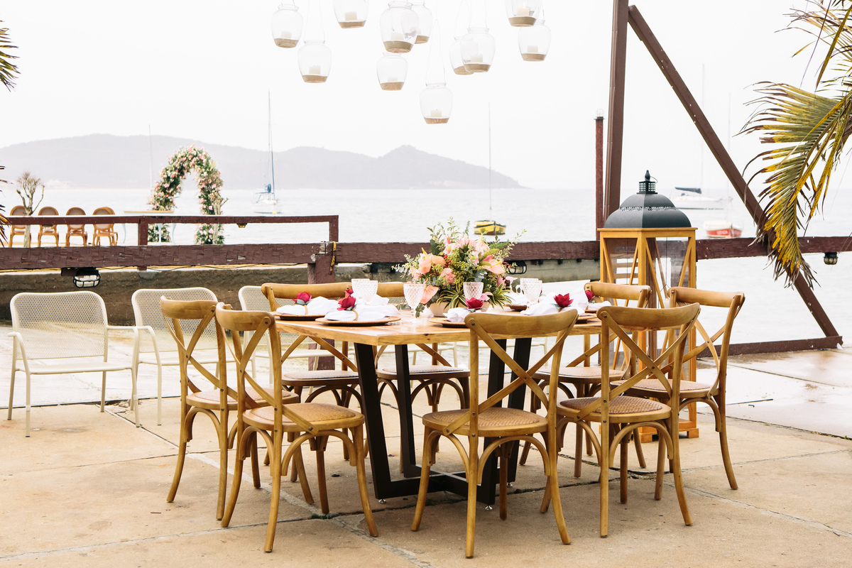 EF Cerimonial - Casamento em Búzios, no Iate Club de Búzios, Noivos: Marcela e Felipe 30/09/2017. Objetos decorativos do Jardim de Ornamentos e Fotografia do Guilherme Tonna. Privilege Buffet Búzios. Foto 17