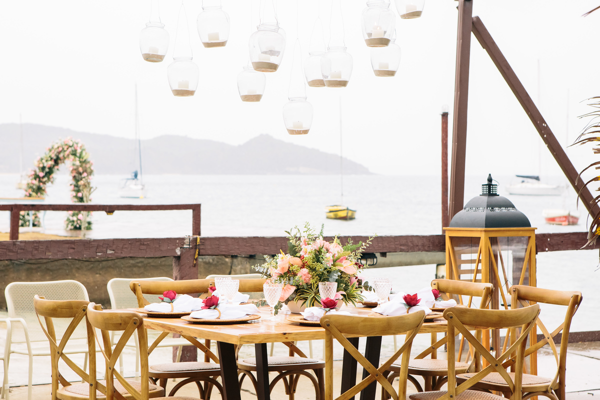 EF Cerimonial - Casamento em Búzios, no Iate Club de Búzios, Noivos: Marcela e Felipe 30/09/2017. Objetos decorativos do Jardim de Ornamentos e Fotografia do Guilherme Tonna. Privilege Buffet Búzios. Foto 19