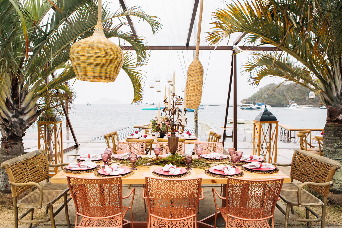 EF Cerimonial - Casamento em Búzios, no Iate Club de Búzios, Noivos: Marcela e Felipe 30/09/2017. Objetos decorativos do Jardim de Ornamentos e Fotografia do Guilherme Tonna. Privilege Buffet Búzios. Foto 22