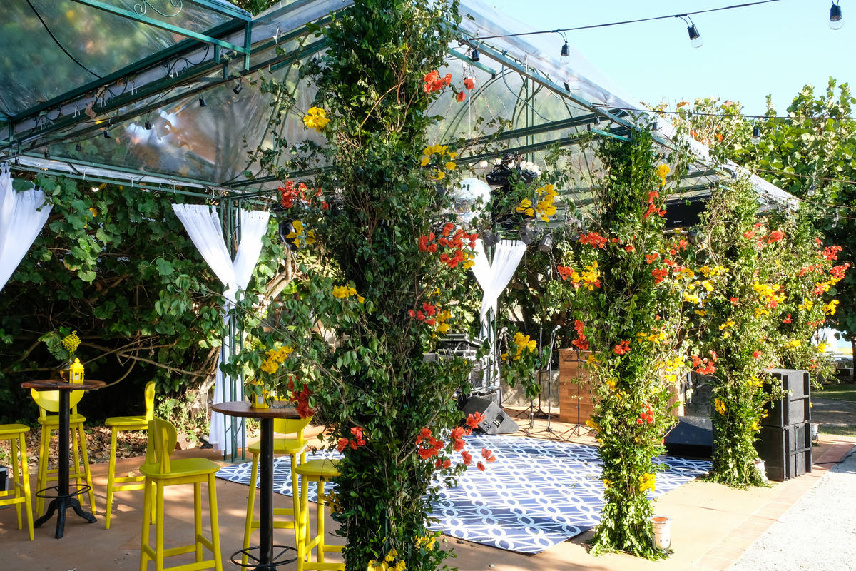 EF Cerimonial - Mari e Fernando, 14/10/2017, casamento em buzios no espelho das águas, Decoração deslumbrante do Jardim de Ornamentos com Fotos do casal do Caipora Fotografia e Fotos de decoração do Guilherme Tonna. DJ Francesca na pista. Foto 29