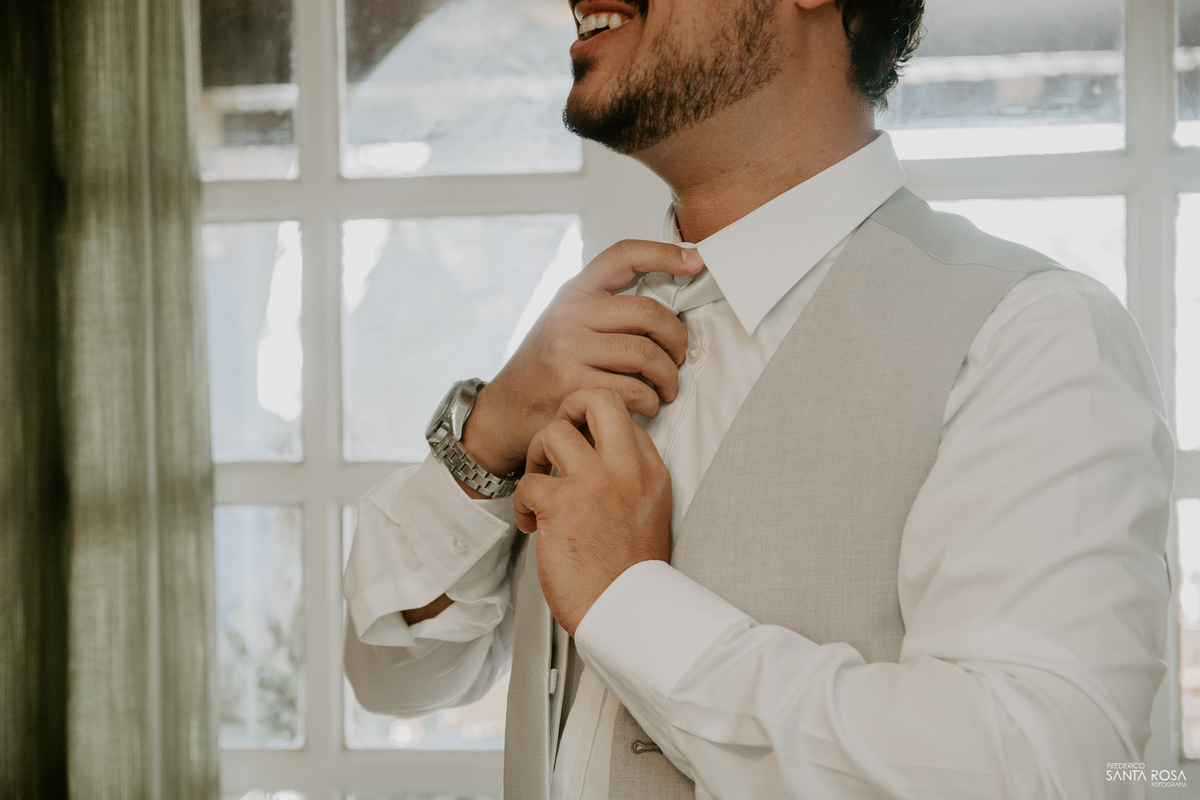 Casamento em Búzios-EF Cerimonial-Noivos Marina e Victor 14/10/2017 - Pousada e Restaurante Praia da Tartargua em Búzios - Decoração da Vagalumes e pirilampos, Euler de Castro e fotografia destination wedding ao ar livre do Frederico Santa Rosa. Foto 44